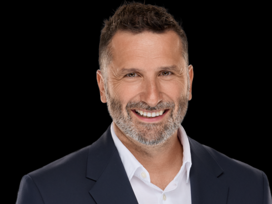 Pierre Gagné porte des lunettes de politicien depuis deux ans