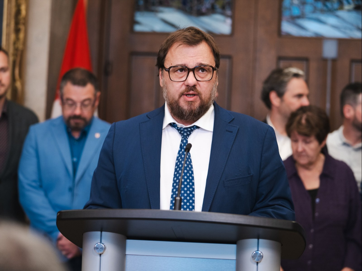 Une utilisation malhonnête de l’IA à la Chambre des communes selon Mario Simard